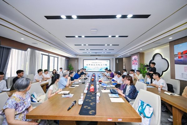 广西股票配资一览表 AI创作的诗词，只是一种“新八股”？